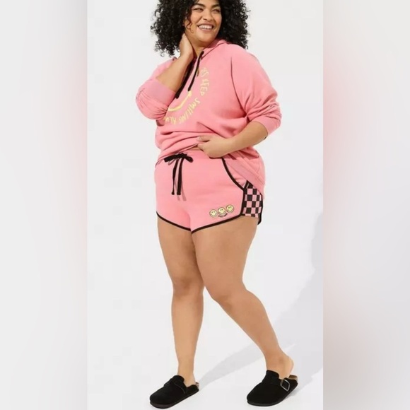 Torrid Vinyl Icons Pink Smiley Cozy Fleece Drawstring Shorts Size 1X (14/16) - Picture 1 of 11